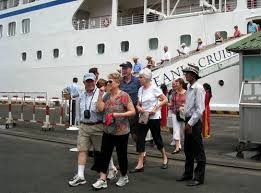 Da Nang port welcomes tourist ocean cruiser - ảnh 1